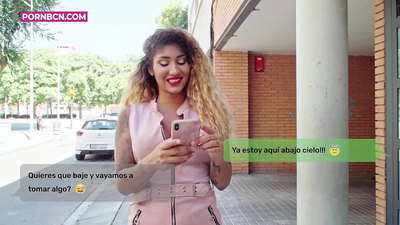 Άπιστη σύζυγος έτοιμη να γαμήσει σκληρά τον νεαρό εραστή της ενώ ο σύζυγός της εργάζεται. Λατίνα με βυζιά και μεγάλο κώλο. Αφροδίτη Αφροδίτη.