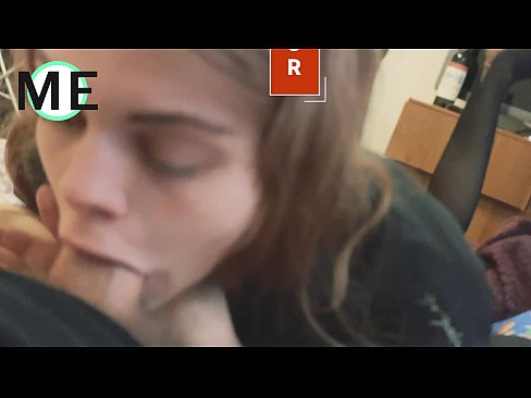 ❤️ Πούτσος στο λαιμό της, σκισμένο καλσόν και σκισμένα τακούνια ☑ Όμορφο πορνό ☑